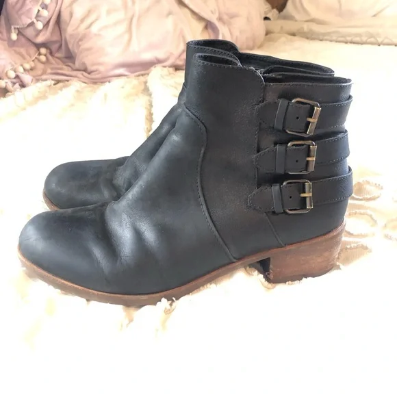 Ugg booties Black Leather Ankle Boots with Buckle Detail size 11 - Picture 1 of 4